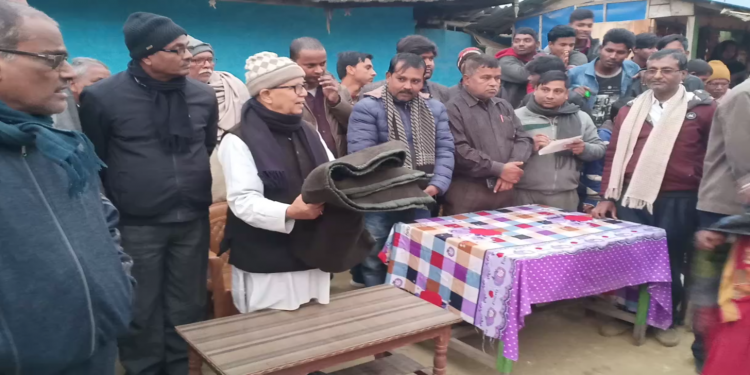 नेपाल तरुण दल धनुषाद्वारा दलित बस्तीमा कम्बल वितरण