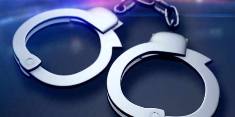 सिरहाको लहानमा अबैध सुन लागु औषध सहित ३ युवा  पक्राउ