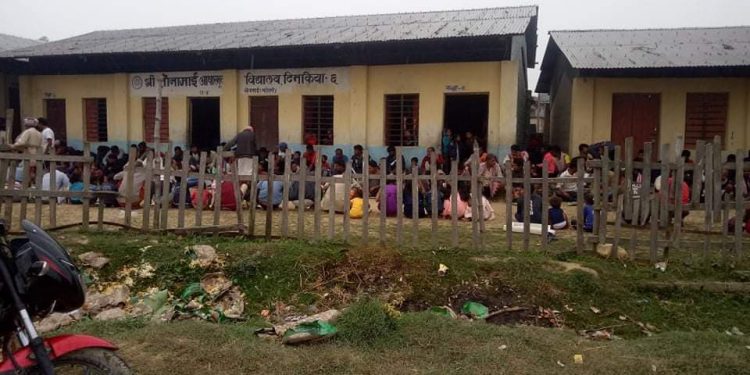 कक्षाकोठाभित्र वार्षिक परिक्षा, चौरमा विवाहको भोजकाे रमिता