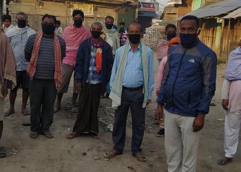 यादवद्वारा  माक्स वितरण