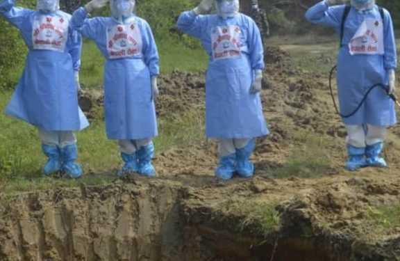 कोरोनाबाट मृत्यु भएकालाई सेनाले गरे अन्त्येष्टि