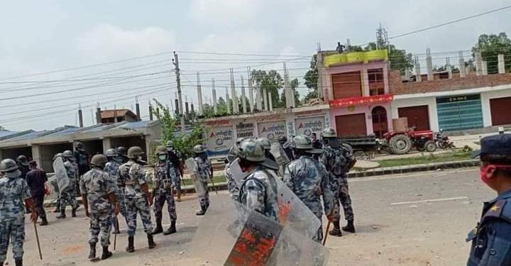 दुई समुदायमा झडप हुँदा सात राउण्ड अश्रु ग्यास प्रहार