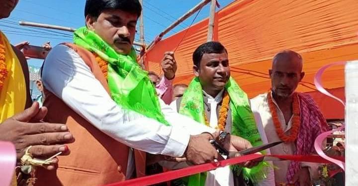 मन्त्री यादवले गरे साहकाे शालिककाे शिलान्यास