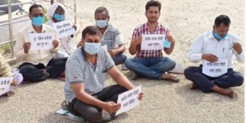 डा. केसीको मागलाई बेवास्ता गरेको भन्दै जलेश्वरमा धर्ना