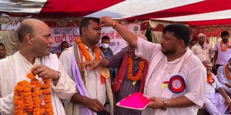 विभिन्न पार्टी परित्यागगरि नेपाली कांग्रेसमा गरे प्रवेश