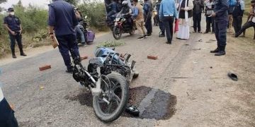 बस र मोटरसाइकल एक आपसमा ठोकिदा दुई जनाको मृत्य