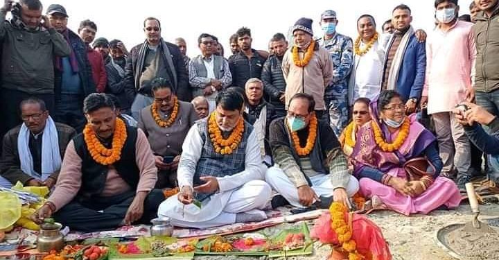 जसपा नेताद्वारा पुलकाे शिलान्यास