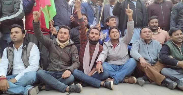 जनकपुरमा समाजवादी विद्यार्थी युवासंघको प्रदर्शन, ओलिलाई पार्टीबाट निस्कासन गर्न माग