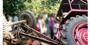 ट्याक्टर दुर्घटनामा परी चालकसहित २ जनाको मृत्यु