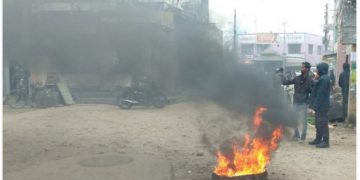 सीमानाका खुलाउन माग राख्दै सर्लाही जिल्ला बन्द