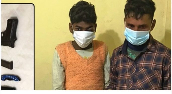 मनरा सिसवा नगरपालिकाबाट दुईजना भारतीय अटोमेटिक पेस्तोलसहित पक्राउ