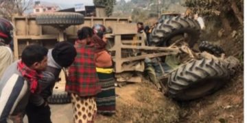 लाेहारपटी नगरपालिकामा काँग्रेसको विरोध प्रदर्शनबाट फर्किरहेको ट्याक्टर दुर्घटनाहुदा एकजनाको जनाकाे मृत्यु