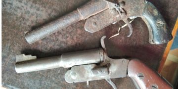 ३ वटा पेस्तोलसहित २ जना पक्रा