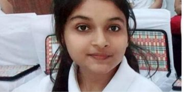 नायक फिल्मलाई पछी पार्दै भारतमा १९ वर्षीया किशोरीलाई एकदिने मुख्यमन्त्री बनाइयो