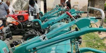 सहमतिले गर्याे ३६ लाख ८४ हजार बराबरको कृषि अाैजार तथा सामाग्री हस्तान्तरण