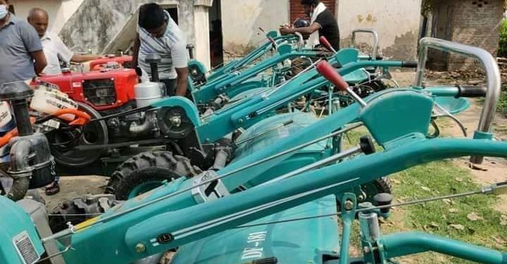 सहमतिले गर्याे ३६ लाख ८४ हजार बराबरको कृषि अाैजार तथा सामाग्री हस्तान्तरण