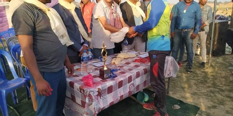 पश्चिम नवलपरासीको सरावलमा खुल्ला क्रिकेट प्रतियोगिता सम्पन्न