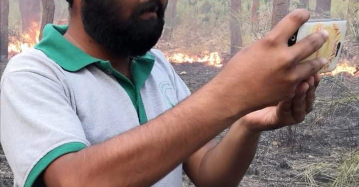 गाैशाला प्रहरी कार्यालयमा कुटाकुटको भिडियो खिच्ने पत्रकार महताे माथि दुव्र्यवहार