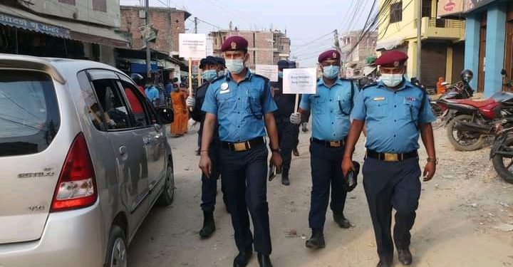 काेराेना संक्रमण नियन्त्रणकाेलागि जिल्ला प्रहरी कार्यालय महाेतरी सक्रिय