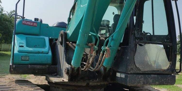 अवैध खोला उत्खनन् बढ्दै, दिगम्वरपुरका स्थानीयले लिए स्काईभेटर नियन्त्रणमा