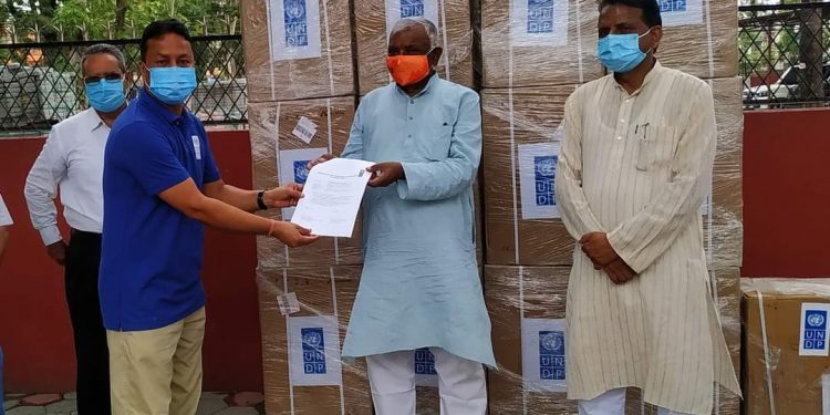 प्रदेश सरकारलाई ६० थान अक्सीजन कन्सेन्ट्रेटर सहयोग