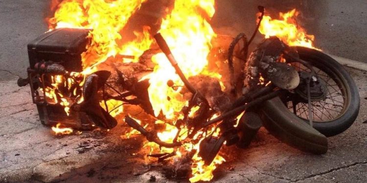 रौतहटको चन्द्रपुरमा झडप , ६ मोटरसाइकलसहित १ स्कुटर ध्वस्त, एक को मृत्यू