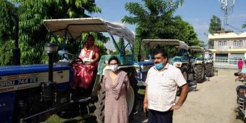धनुषामा ५० प्रतिशत अनुदानमा किसानलाई ट्रयाक्टर प्रदान