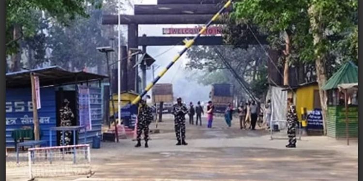 जलेश्वर : महोत्तरीको मूल भन्सार भिट्ठामोड सीमा नाकाबाट १७ महिनापछि आवतजावत सञ्चालन भएको छ