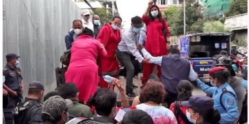 विभिन्‍न माग राख्‍दै प्रदर्शनमा उत्रिएका शिक्षकहरु बालुवाटारबाट पक्राउ