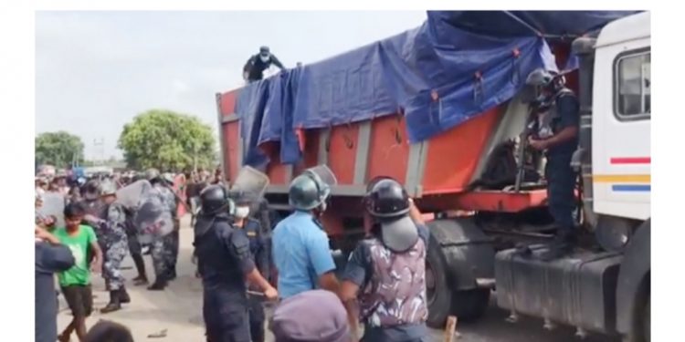 ट्रकको ठक्करबाट एक जनाको मृत्यु भएपछि अवस्था तनावग्रस्त