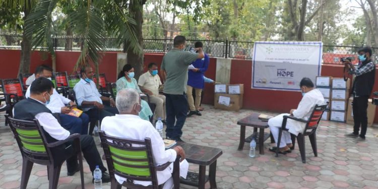 प्रतिमान निमा स्मृति फाउण्डेशनद्वारा एक करोड बराबरको स्वास्थ्य सामग्री हस्तान्तरण