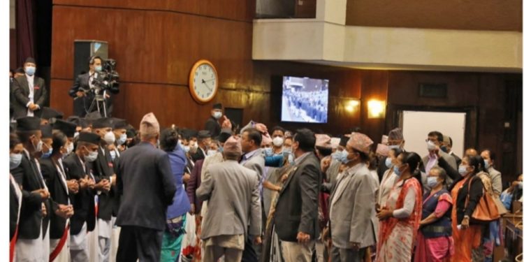 संसदमा एमाले सांसदहरुको नाराबाजी