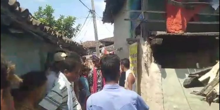 पोखरीमा डुबेर मृत्यु भएको बैठाको परिबारलाई राहतस्वरुप खाधान्न सामग्री सहयोग