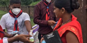 कक्षा १२का बिद्यार्थीहरुलाइ नेपाल स्काउटले वितरण गरे स्वास्थ्यकर्मी