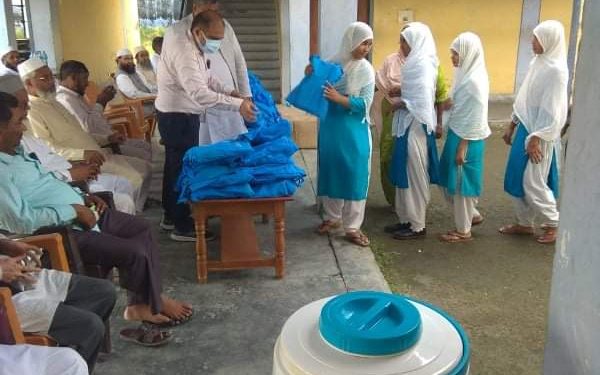 आइशा गर्ल्स कालेजमा युनिसेफ द्वारा दिइएको शैक्षिक सामाग्री वितरण