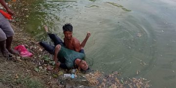 जलेश्वरमा दुर्गा जीकाे मुर्ति सेलाउन गएका एक युवकको पोखरीमा डुबेर मृत्यु