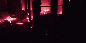 महोत्तरीमा आगलागी तिन बाख्रा सहित घर जलेर ध्वस्त