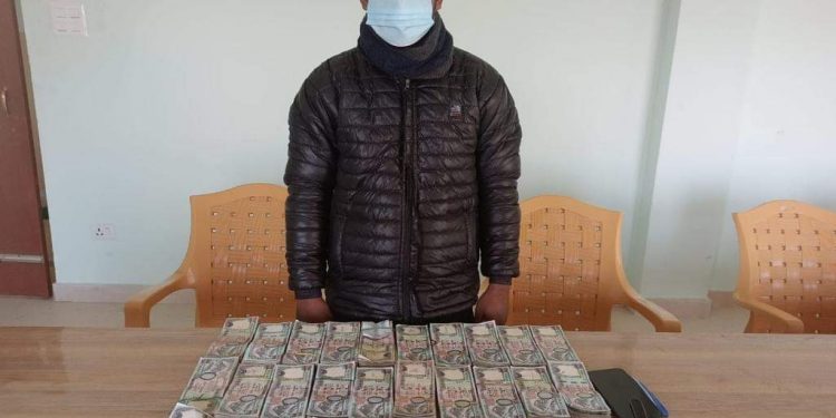 श्राेत न खुलेको तिस लाख नगद सहित महोत्तरीको मटिहानीबाट एकजना पक्राउ