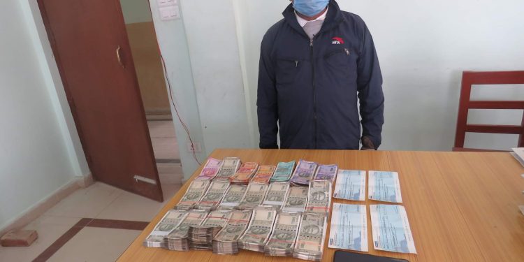 महोत्तरीबाट अबैध नोटको कारोबारी गर्ने दुई जना भारतीय नागरिक पक्राउ