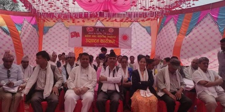 नेकपा एमाले बर्दघाट नगर कमिटिको कार्यालय शनिबार एक कार्यक्रमका बीच पश्चिम् नवलपरासी को बर्दघाटमा उद्घाटन