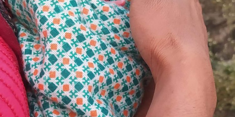 भैरहवामा बाटोको छेउमा भेटिएको एउटा बालक