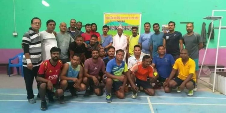 लहान ब्याडमिन्टन क्लबका खेलाडीहरु द्वारा मेयर चौधरीलाई सम्मान