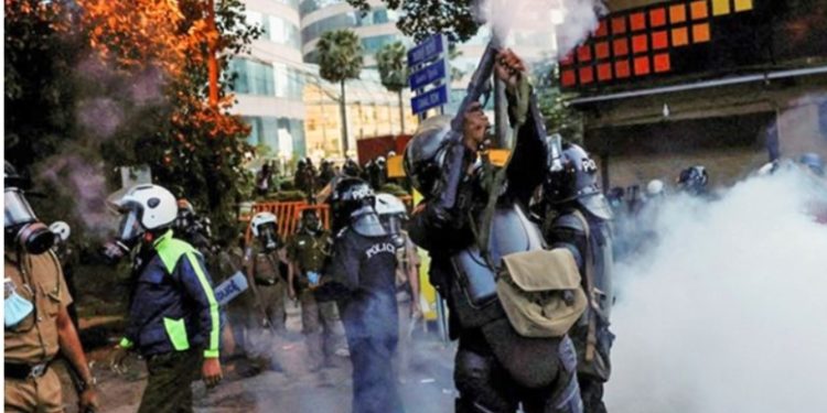 प्रदर्शनकारीहरुले गरे राष्ट्रपतिको सरकारी निवास घेराउ