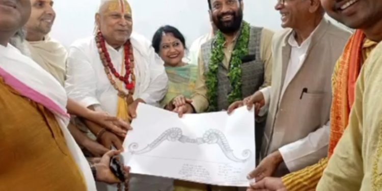 अयोध्यायको राम मन्दिरमा धनुष राख्न निधि र महामन्त्री रायबीच छलफल