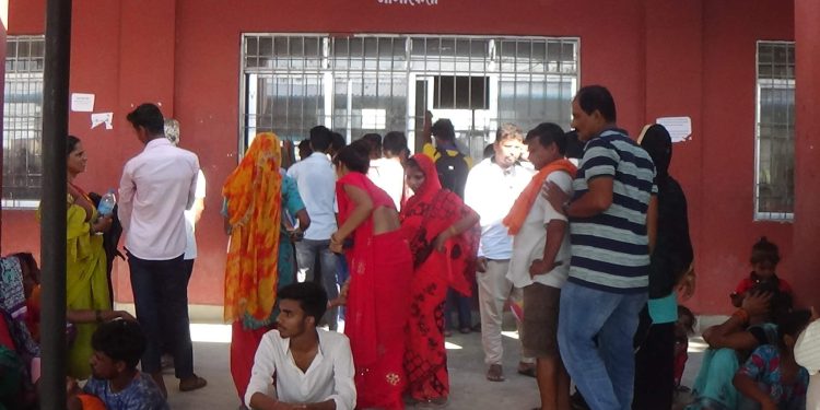 एसईई को नतिजा प्रकाशन पश्चात् महोत्तरीमा नागरिकता लिने विद्यार्थीको घुइँचो