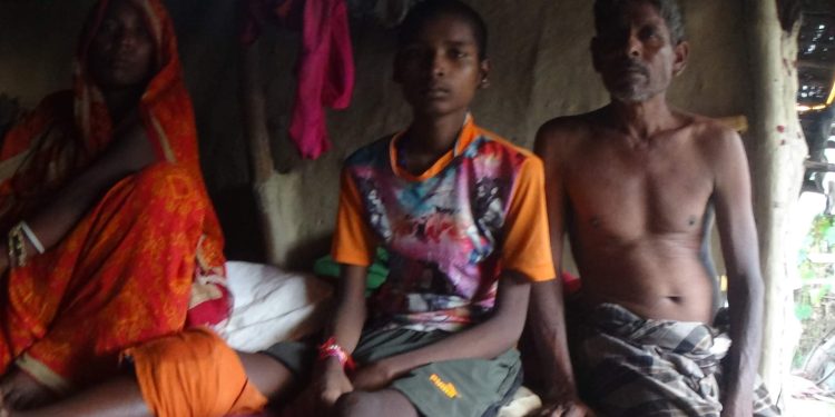 गरीबको दुःख बोल्दीने कोई छैन हजुर नेताको उपचारमा वर्षेनी करोडौं खर्च, जनता ओछयानमै उपचार खर्चको अभावमा छटपटाउँदै