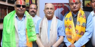 लाेसपा नेता झा सहित महासचिव यादवले गरे नेकपा एमालेमा प्रवेश