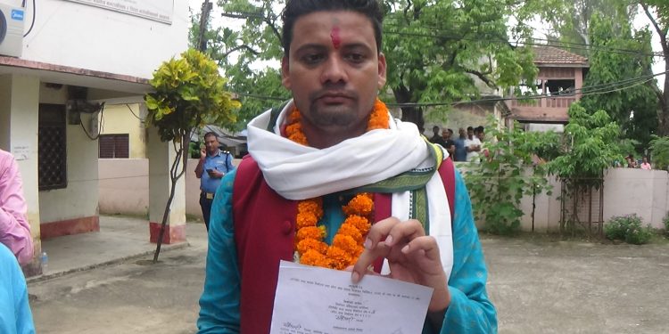 जनताको आधारभुत आबस्यकता पुरा गर्न उम्मेदवारी दिएको स्वतन्त्र उमेदबार झा