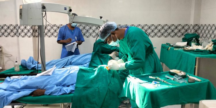 महोत्तरीमा निःशुल्क आँखा शिविर मार्फत  ४१२ जनाले पाए नयाँ दृष्टि