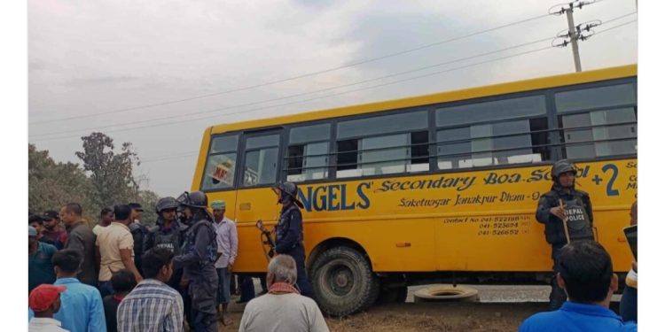 जनकपुरमा स्कुल बसले ठक्कर दिँदा एक महिलाको मृत्यु, एक बालकसहित ६ घाइते